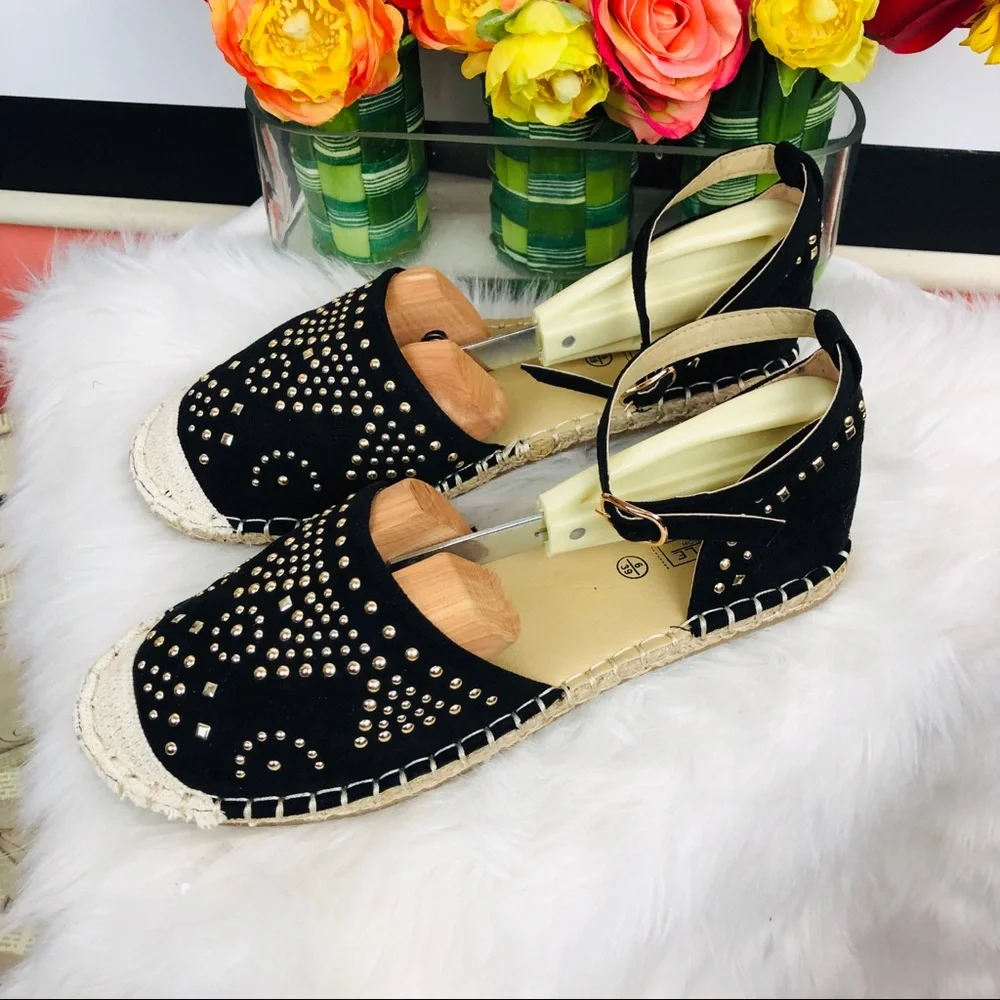 NWOB Truffle Collection studded espadrille‎